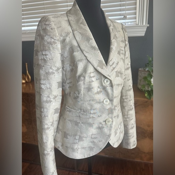 Armani Collezioni Cream and Gray Classic Blazer Size 6 - Picture 7 of 11